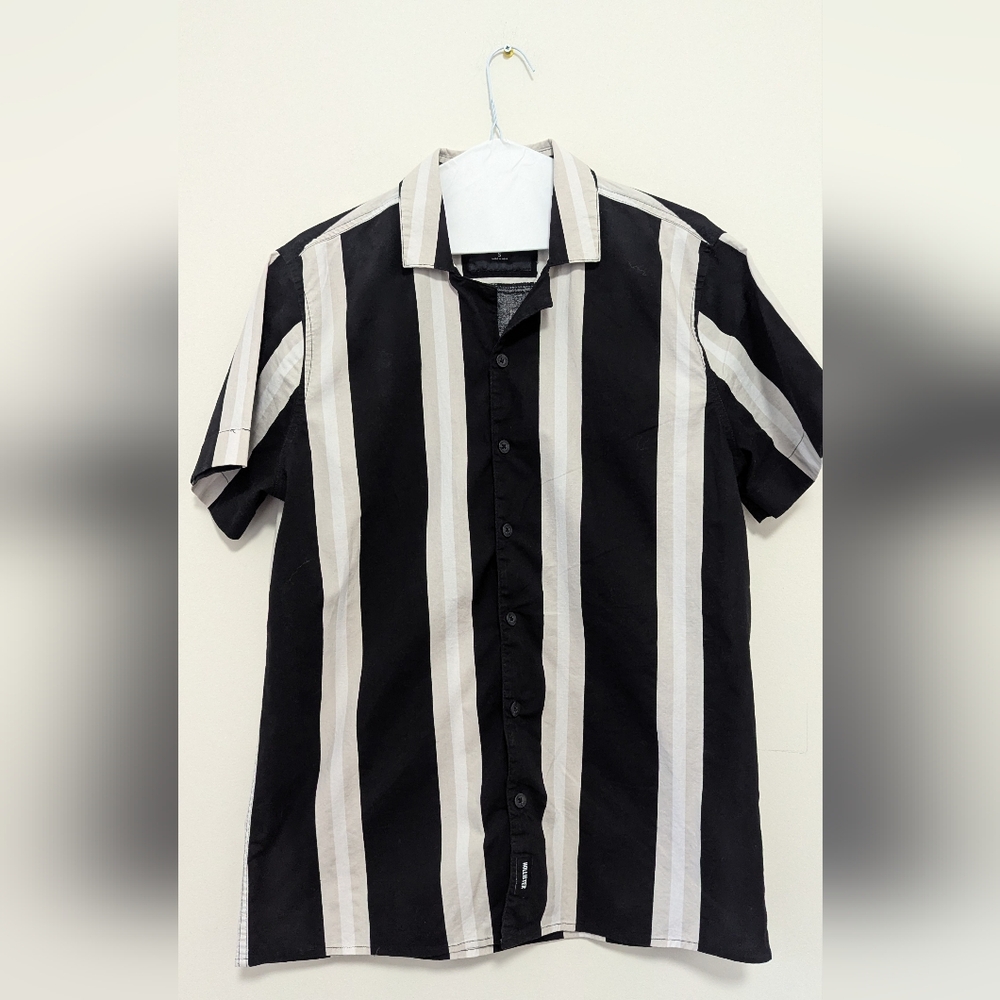 Hollister Resort Shirt Featuring Black White And Beige Stripes.